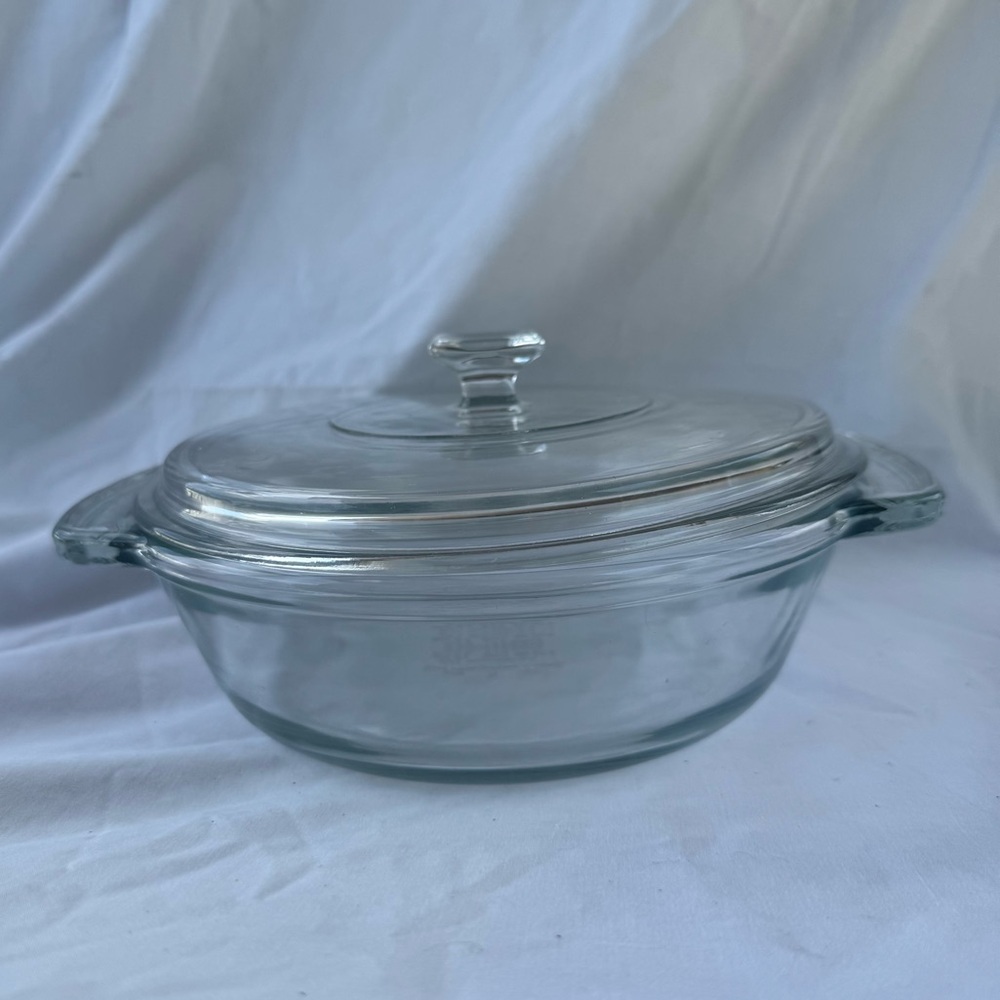 Anchor Hocking Glass Casserole Dish with Lid 1.5 Quart Capacity - Picture 3 of 8